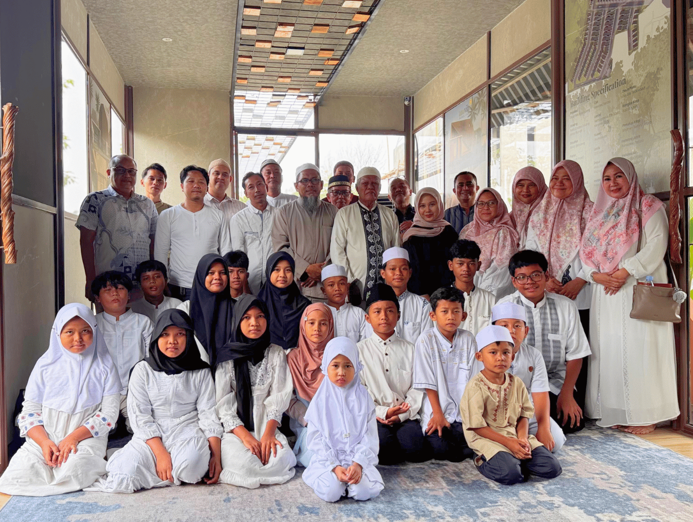 Wujudkan Komitmen 'Respecting Life', Relife Property Gelar Tasyakuran Khidmat dan Santunan di TanaVila Pamulang